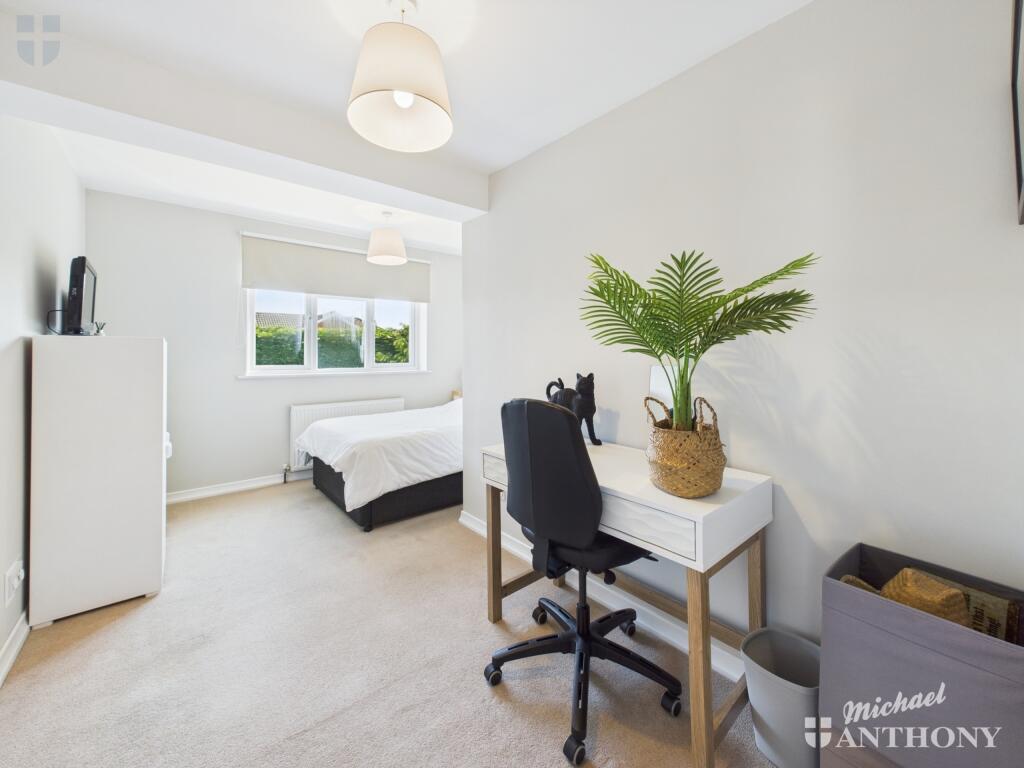 CAM03852G0-PR0243-STILL028