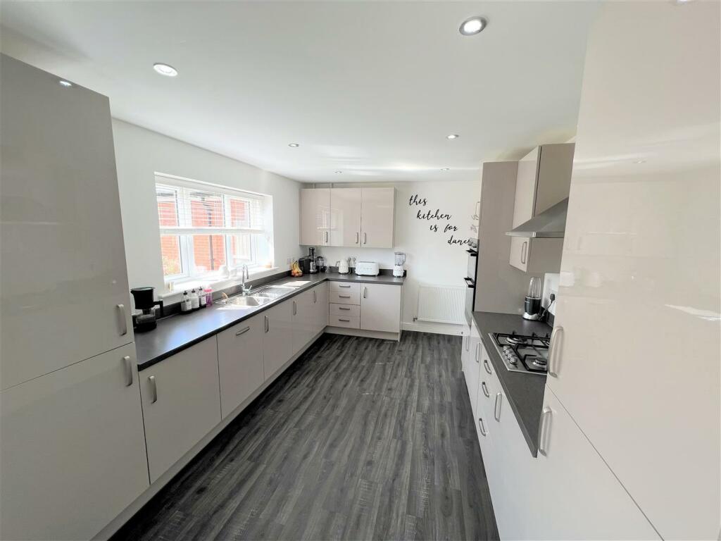 Kitchen Area.JPG