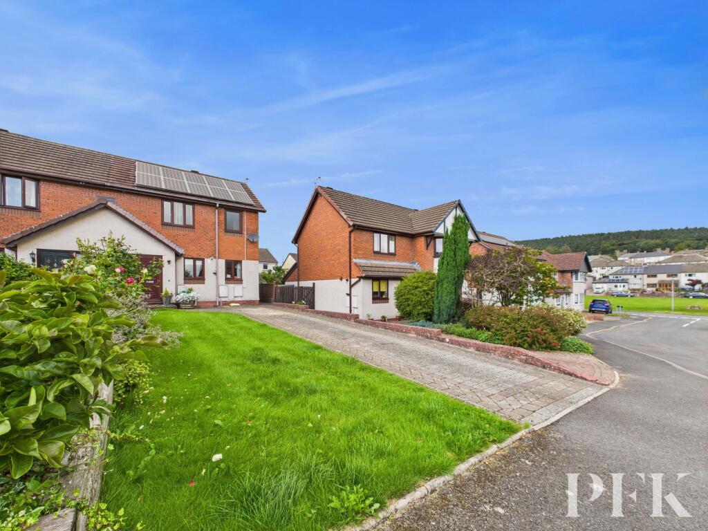 Front Garden &amp; Driveway