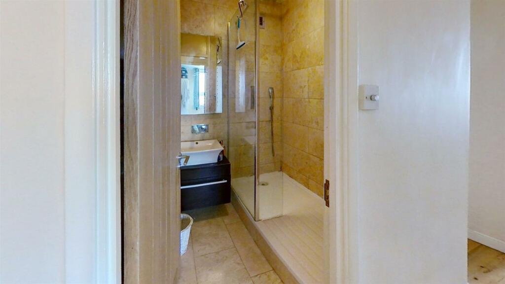Taplow-Bathroom.jpg