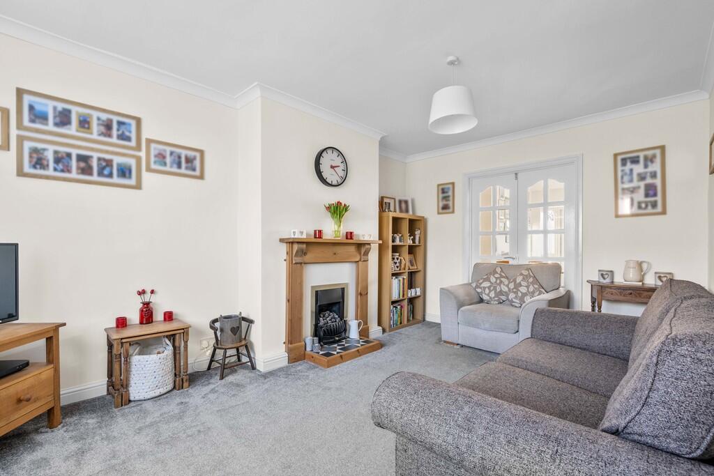 8 Tintern Avenue,...