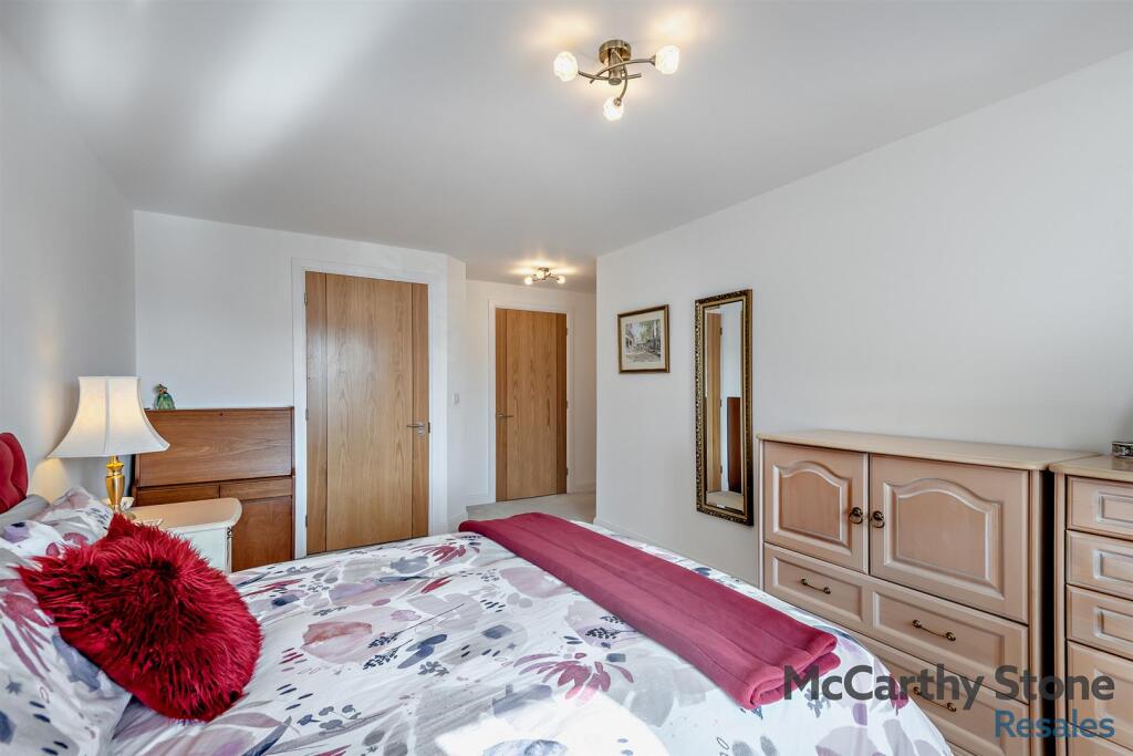8637922-interior16-800.jpg