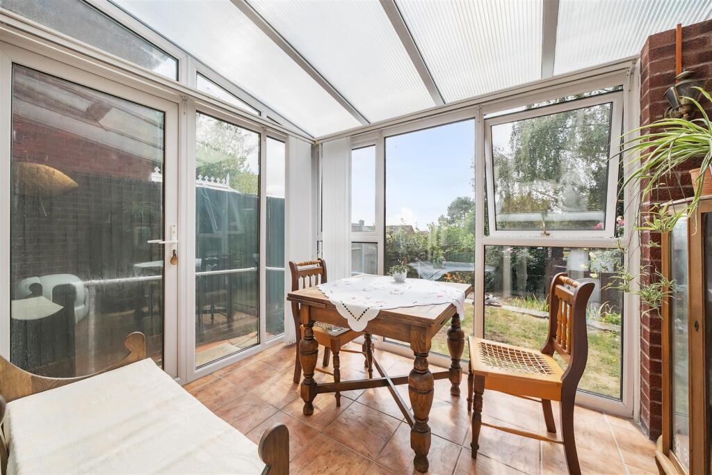 Conservatory/Dining Area