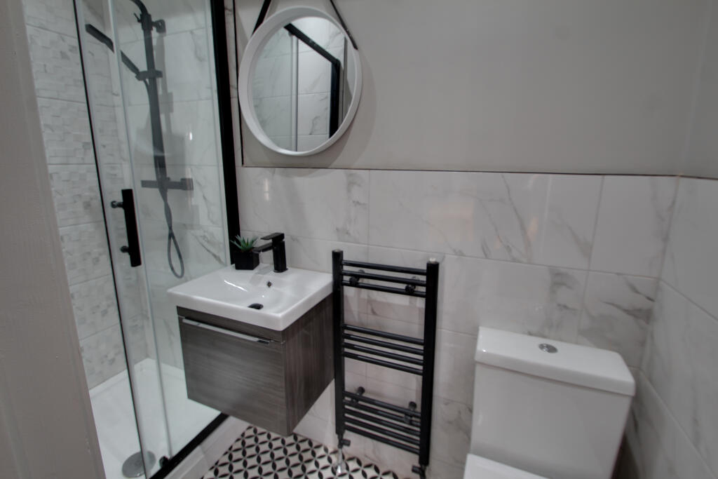 Bedroom 4 Ensuite