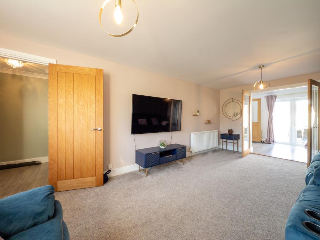 20250129105924 - IMG_3152 - 11 Treetops, Felixstow