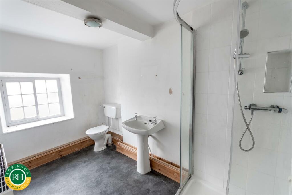 bathroom (Cuckoo)