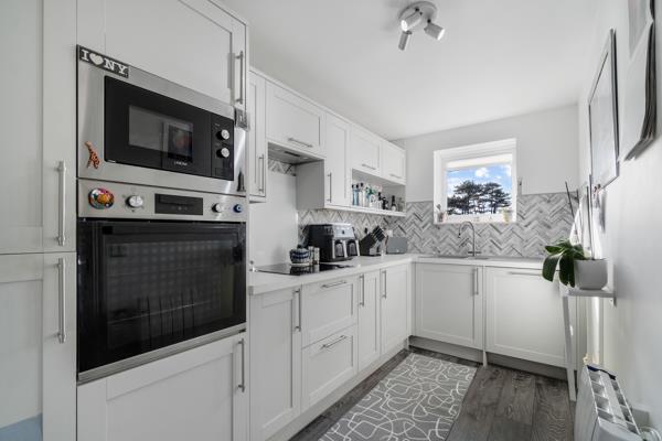 16 warrrenpark mews 6.jpg