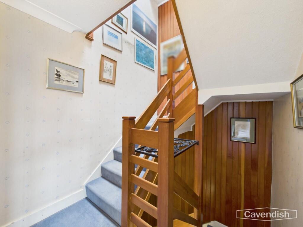 FIRST FLOOR LANDING