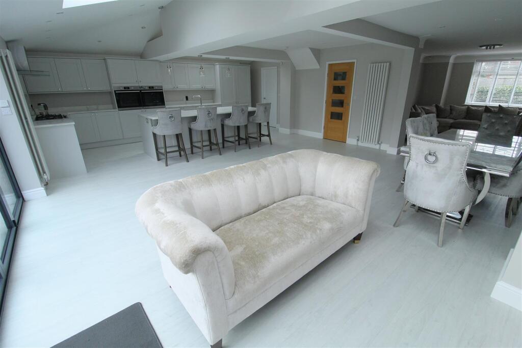 Kitchen3.JPG