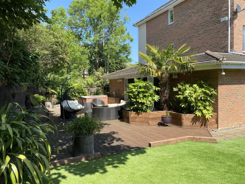 28 Flowers Avenue garden shots (2).jpg