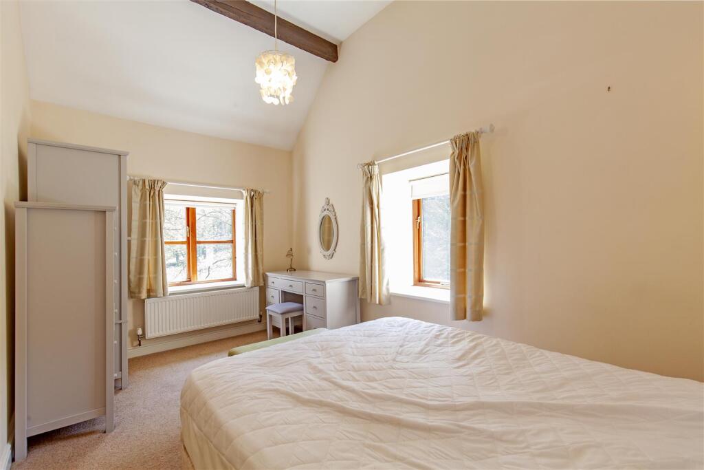 Bedroom 1-1.jpg