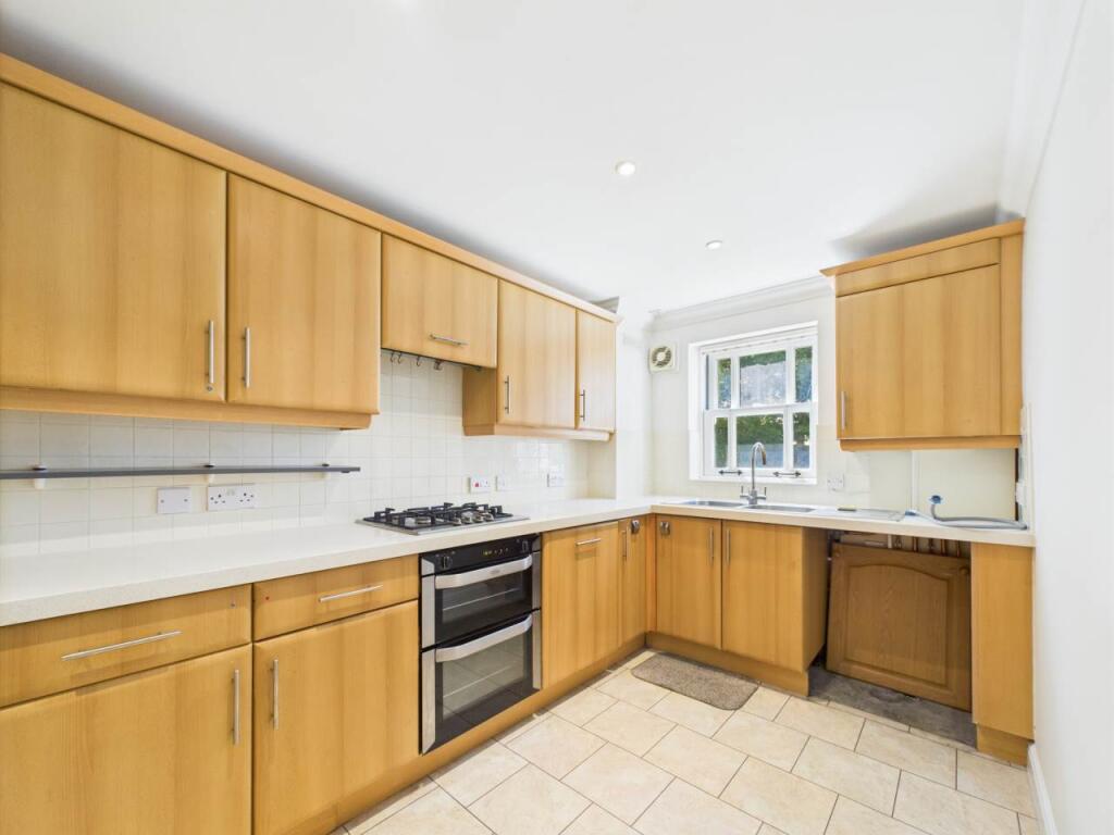 3 east cliff manor k