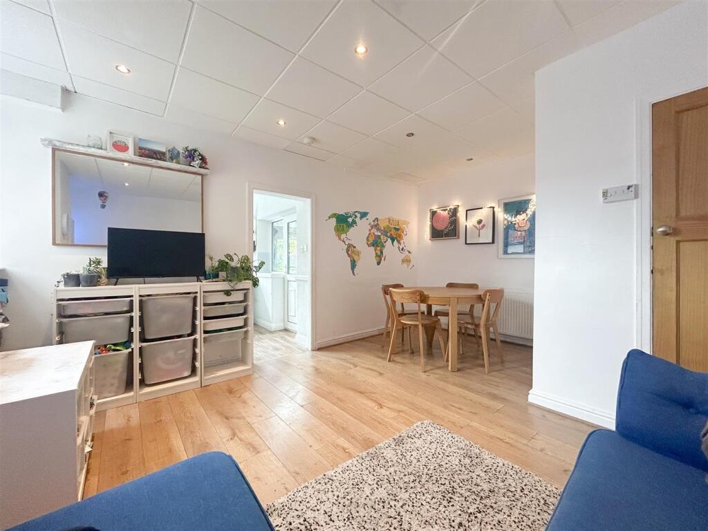 Sitting / Dining Room