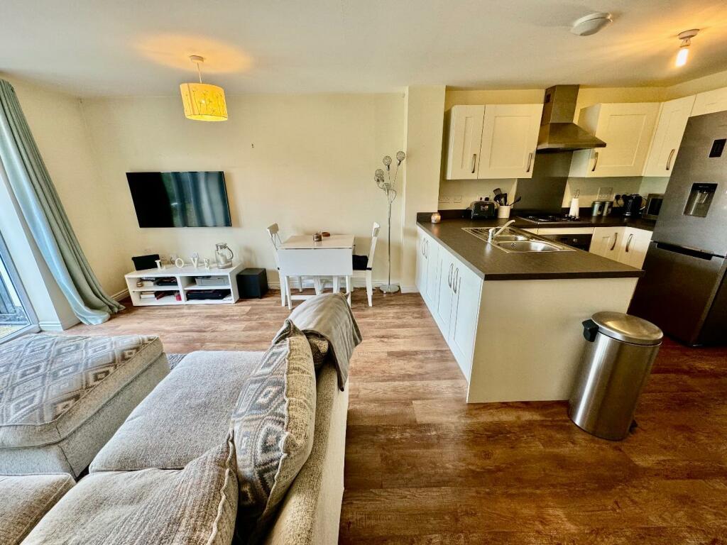 OPEN PLAN LIVING/KITCHEN