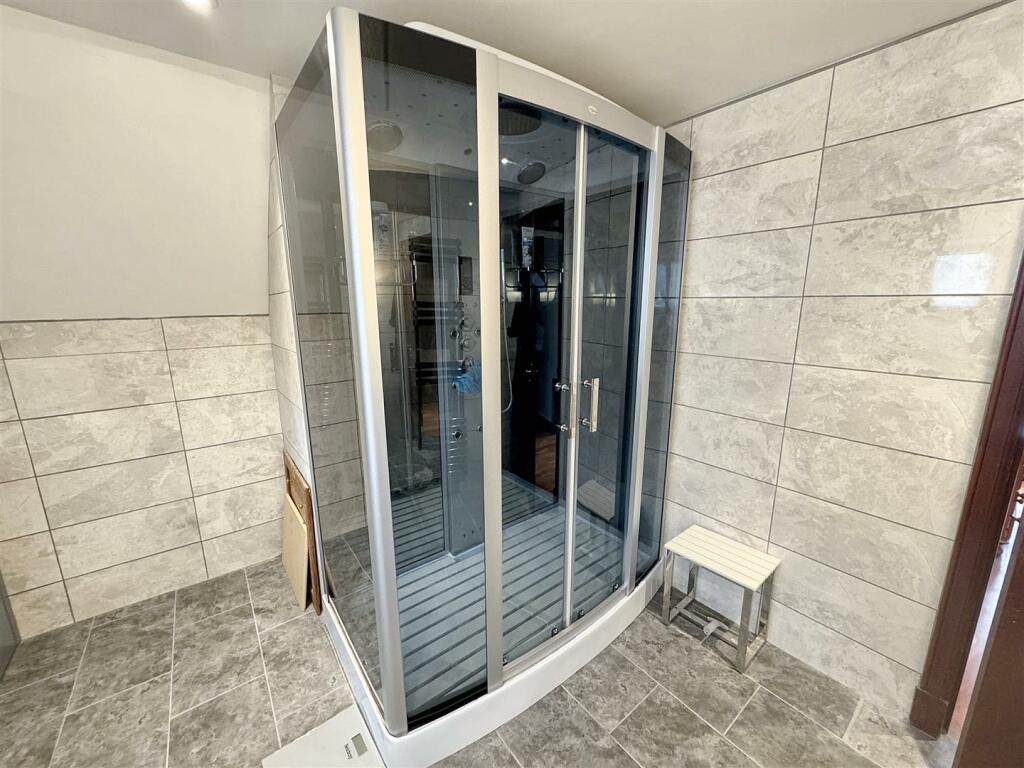 Ensuite Bathroom