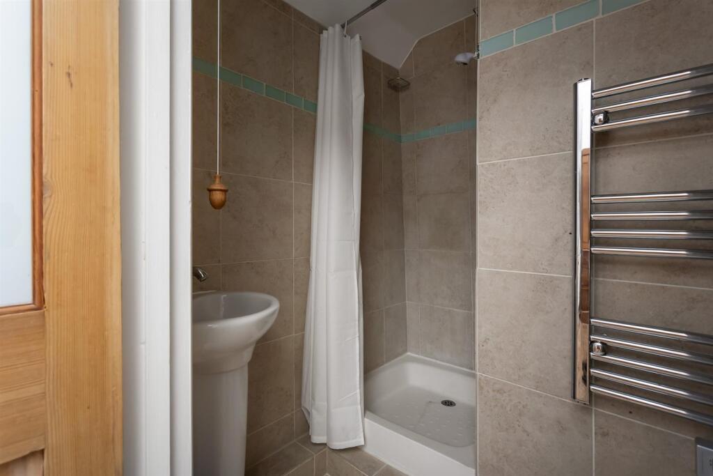 36 - Kates Cottage - GL54 3HE - Web.jpg