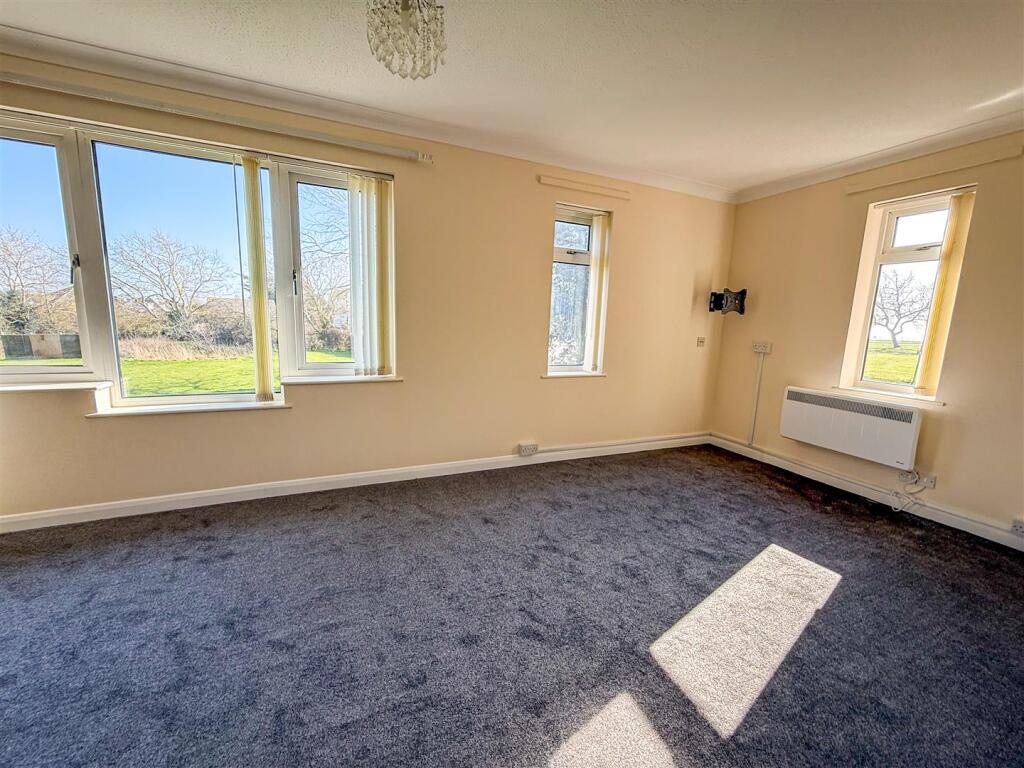LOUNGE AREA VIEW