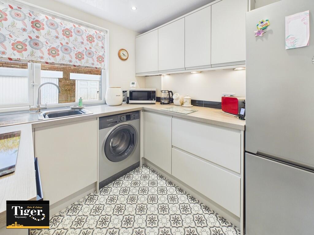 CAM02176G0-PR0496...