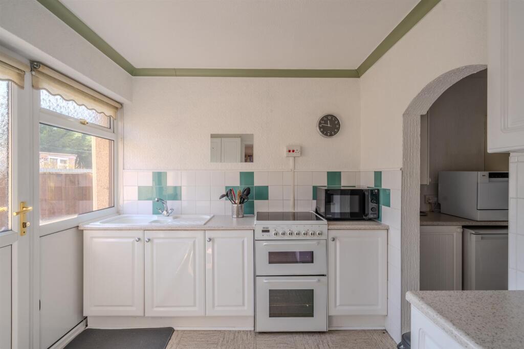 20 Radnor Way-14.jpg