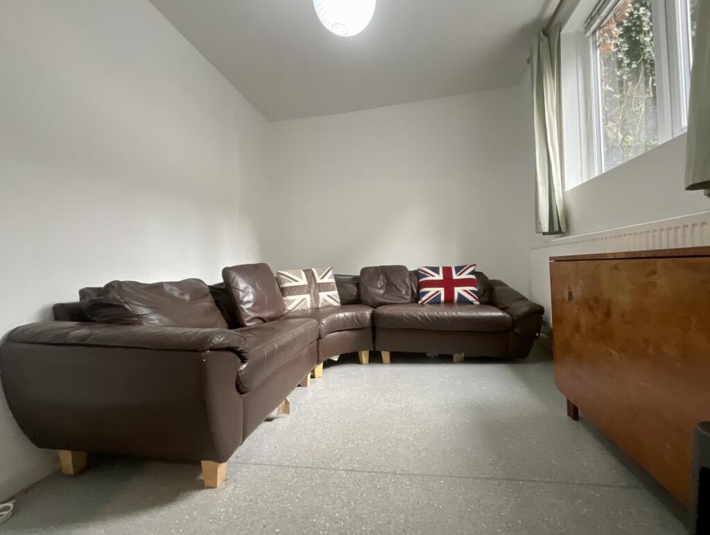 50 Beaconsfield Road - Lounge (2)