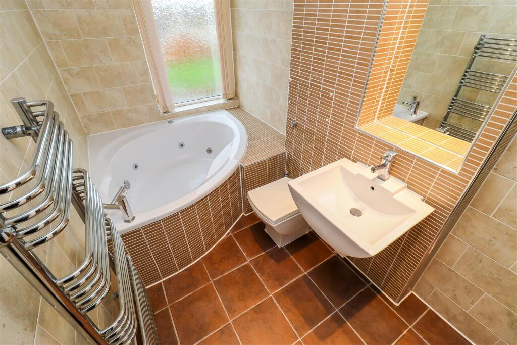 BATHROOM/W.C.