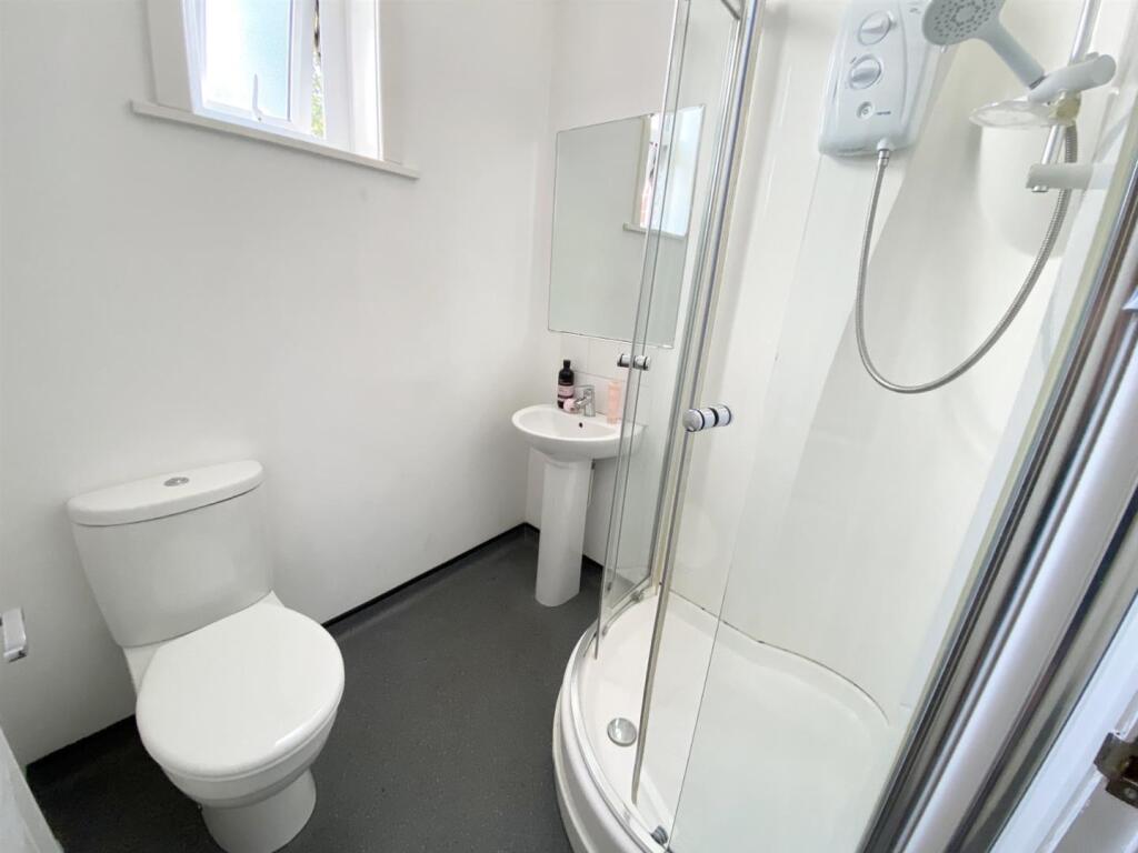 46AG shower 2 large 1700px wide.jpg