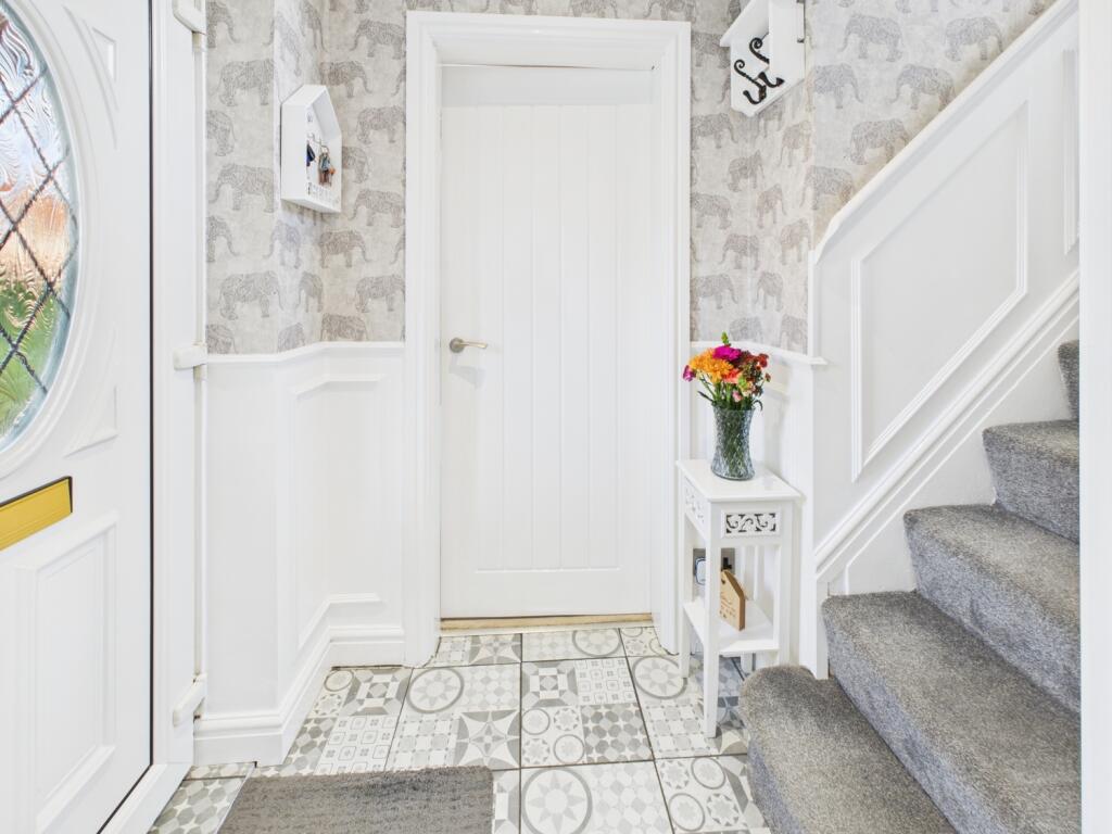 CAM04233G0-PR0039-STILL014