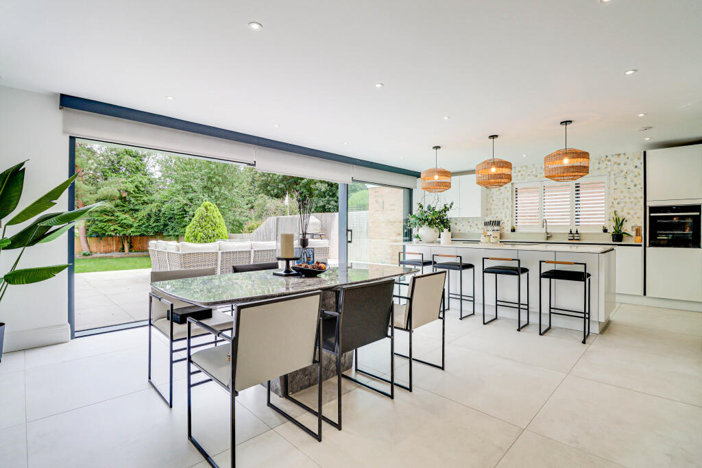 Kitchen/Family/Diner