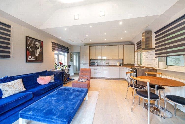 Kitchen/Lounge