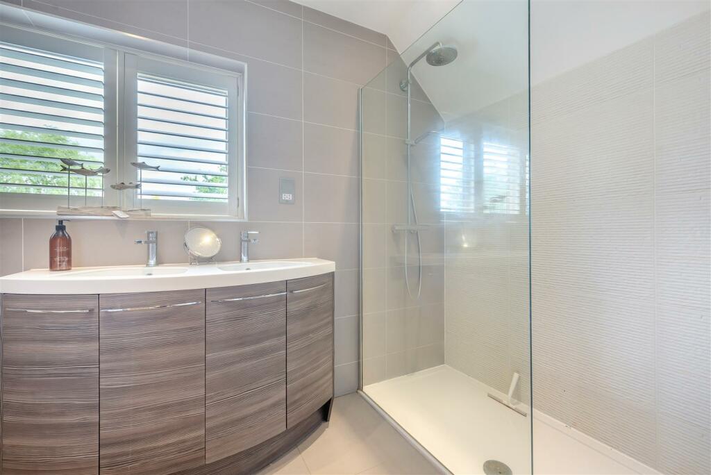 8608074-interior29.jpg