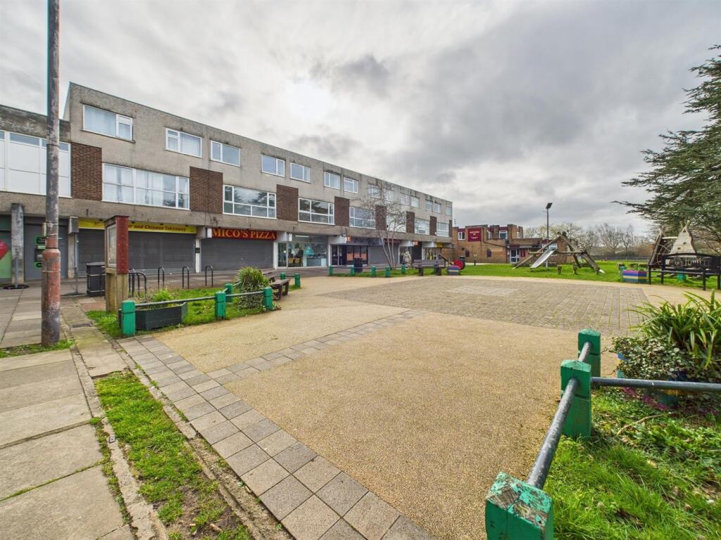 17 - 3-Bedroom Maisonette in Yate.jpg