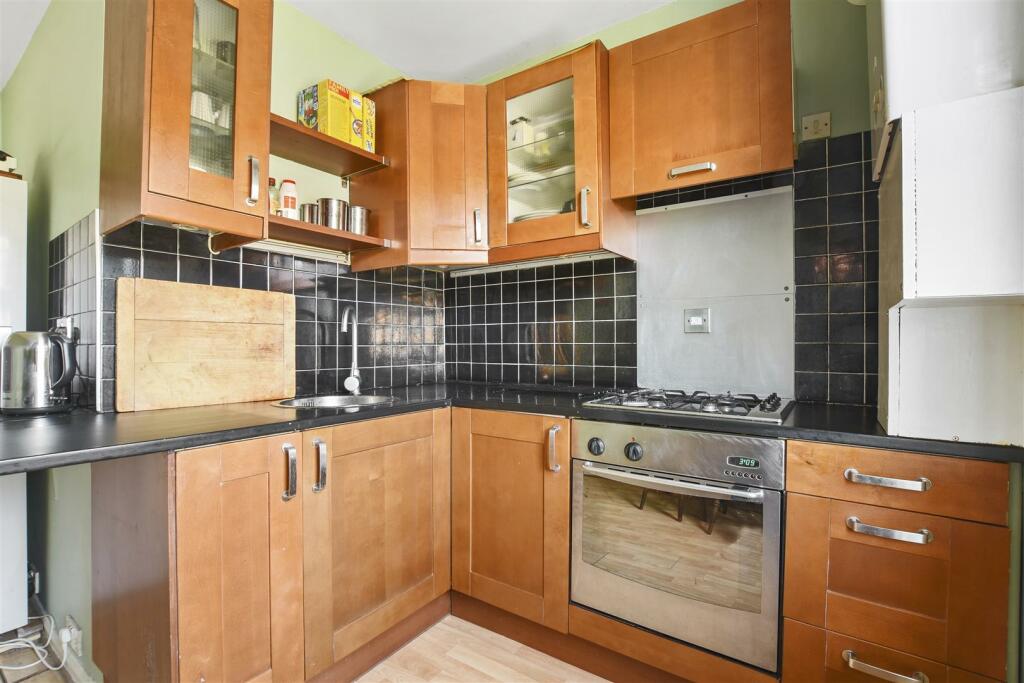 09-c4f3GCWT - FFF 37 Earlsmead Road - Kitchen 3 -O