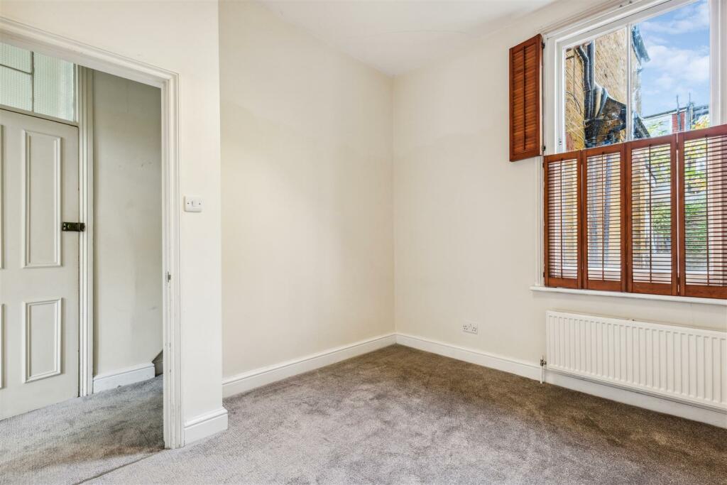 Cranbrook Road, W4 - TO LET
