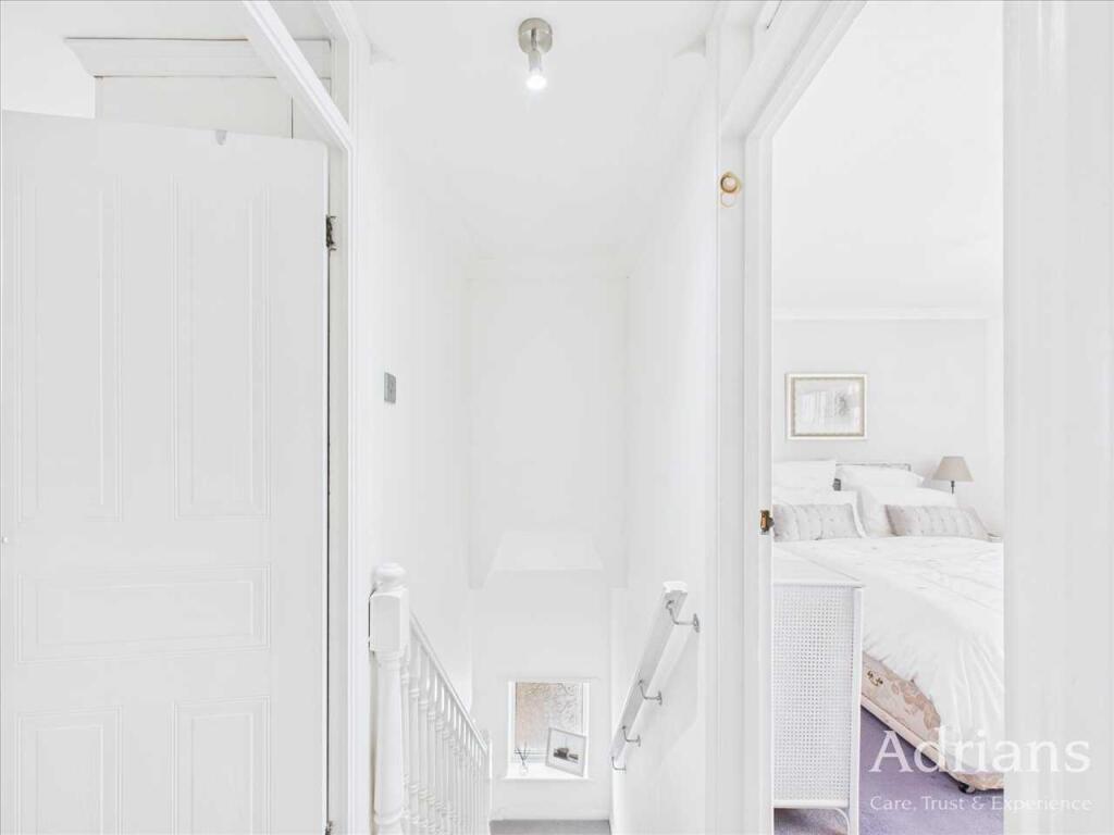 FIRST FLOOR LANDING