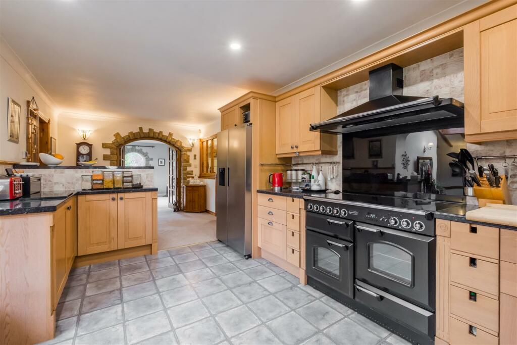 KITCHEN 2.jpg