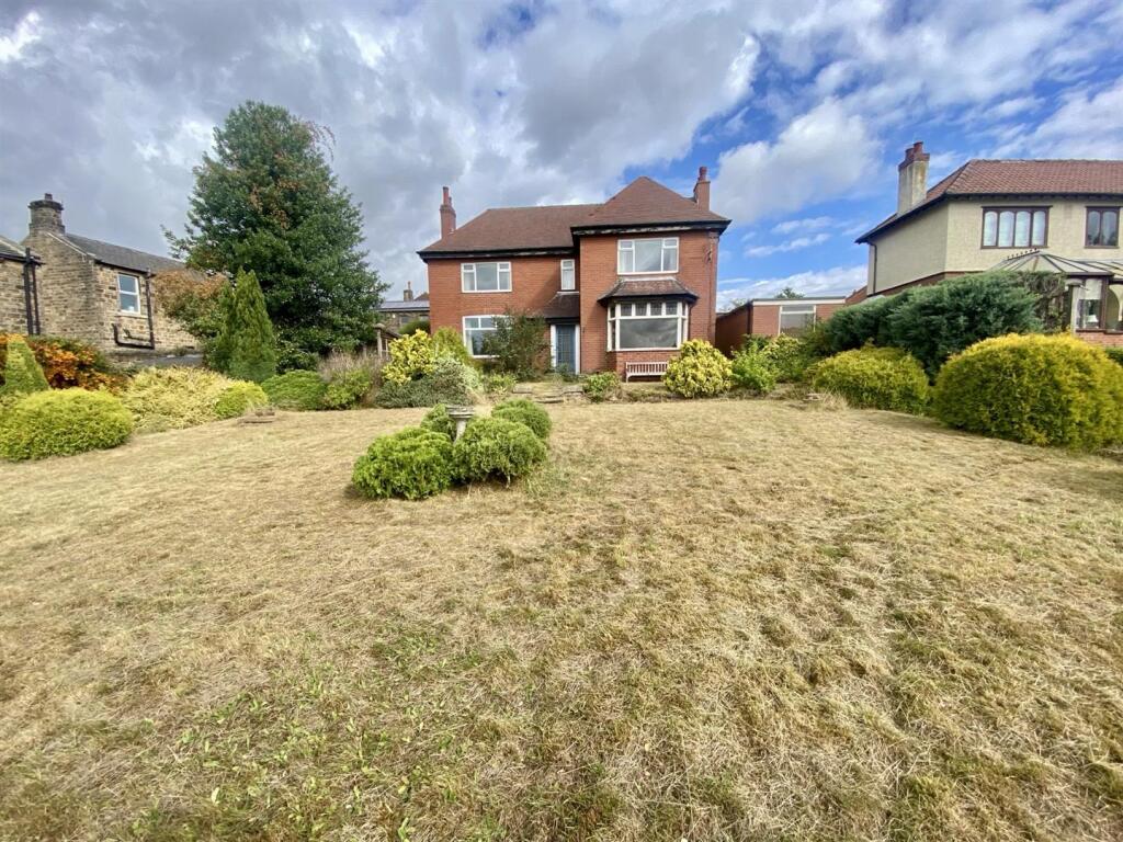 Bramleys Estate Agents - Meadow Bank Crescent - Mi