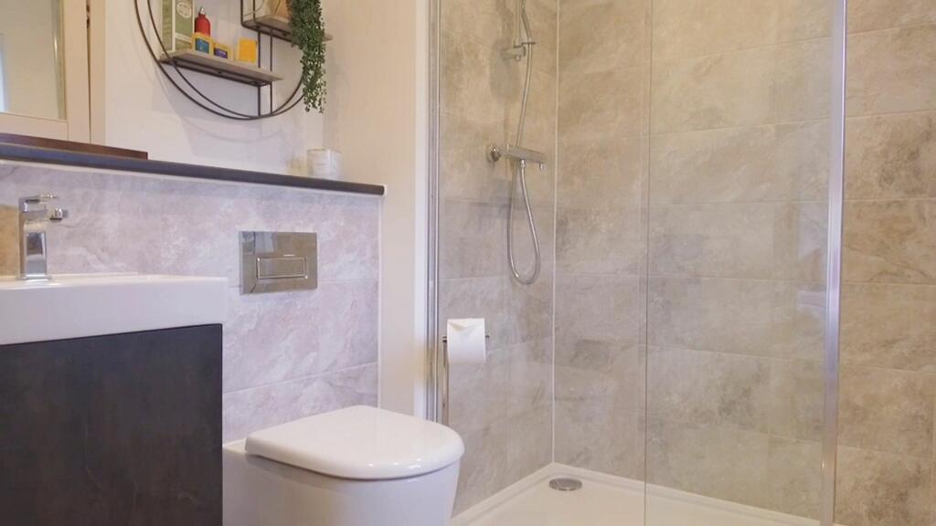 Bedroom 2 en-suite