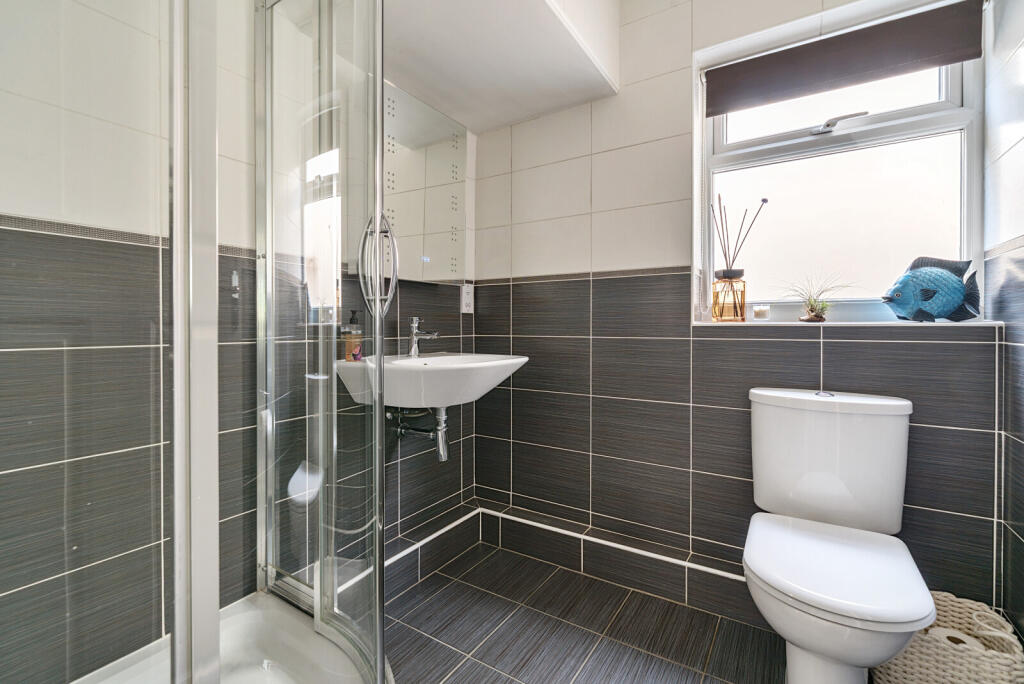 1298323-22-682f56...