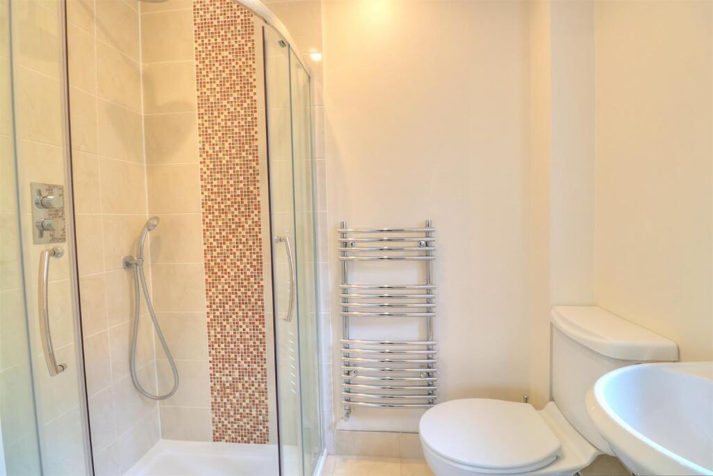 Jack Close 34 En suite (Custom).jpg