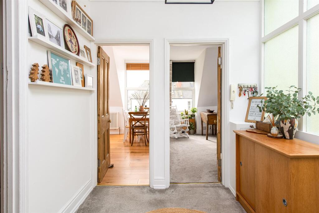 Hallway_1.jpg