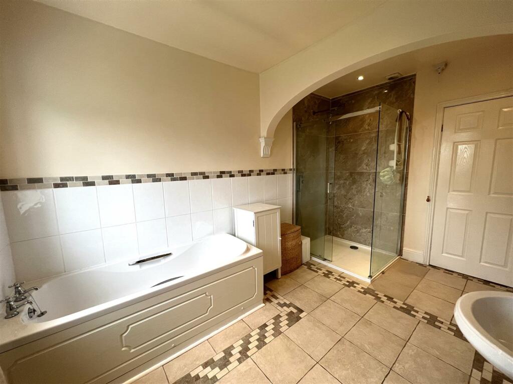 Bathroom B.JPG