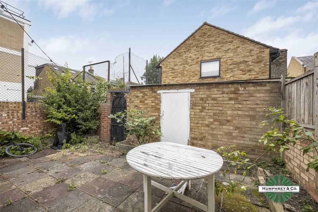 132 Lower Clapton Road -009.jpg