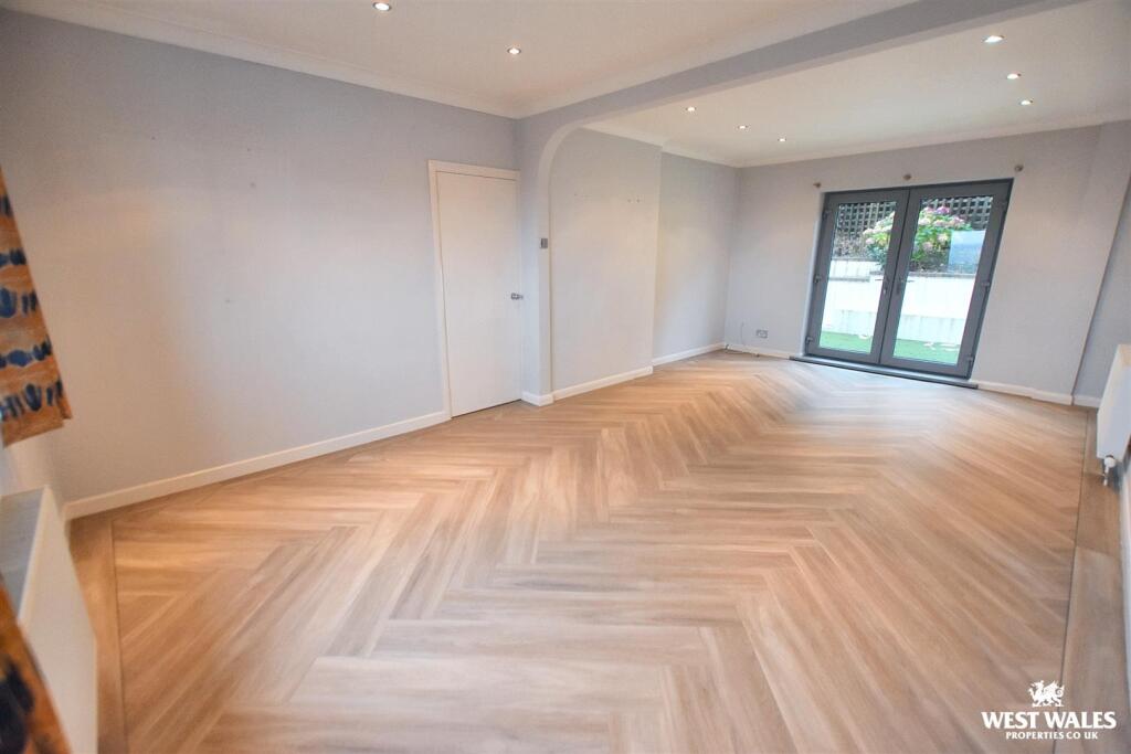 11 - 2025-11-16T204359.887.jpg