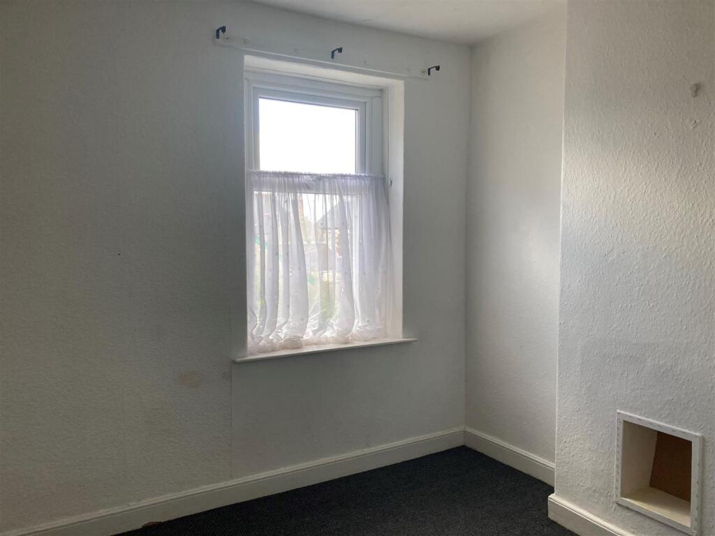 8 Phyllis Street - bedroom two 2.jpg