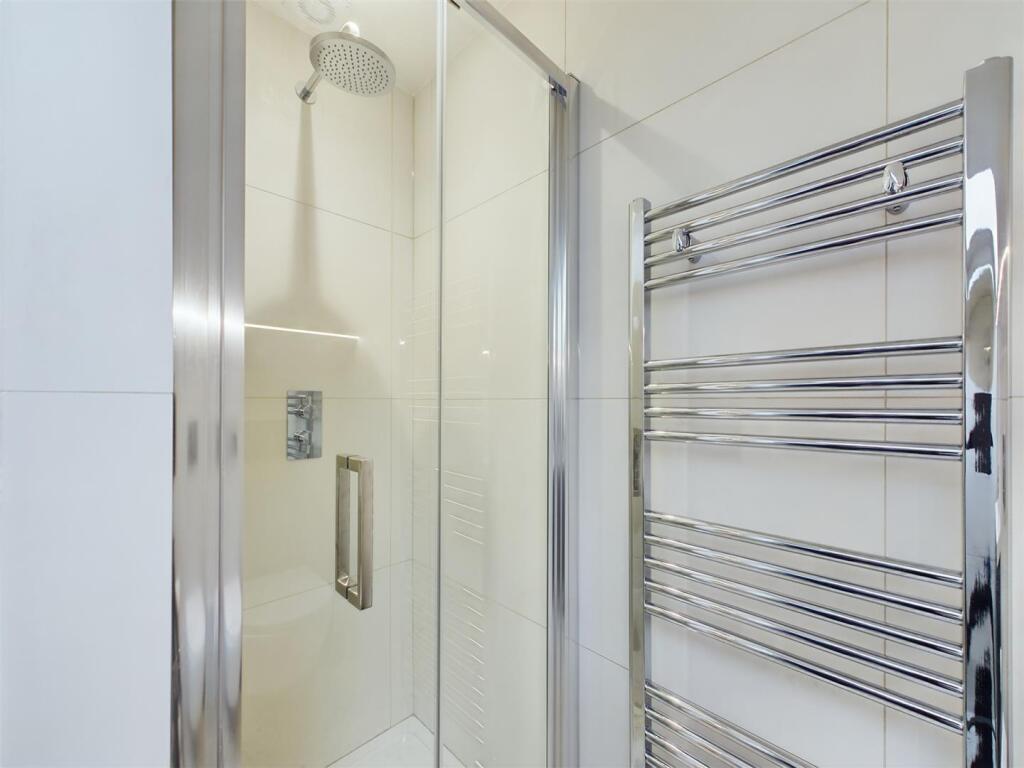 Bedroom 5 Ensuite