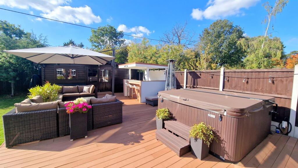 DECK AND HOT TUB 2.jpg