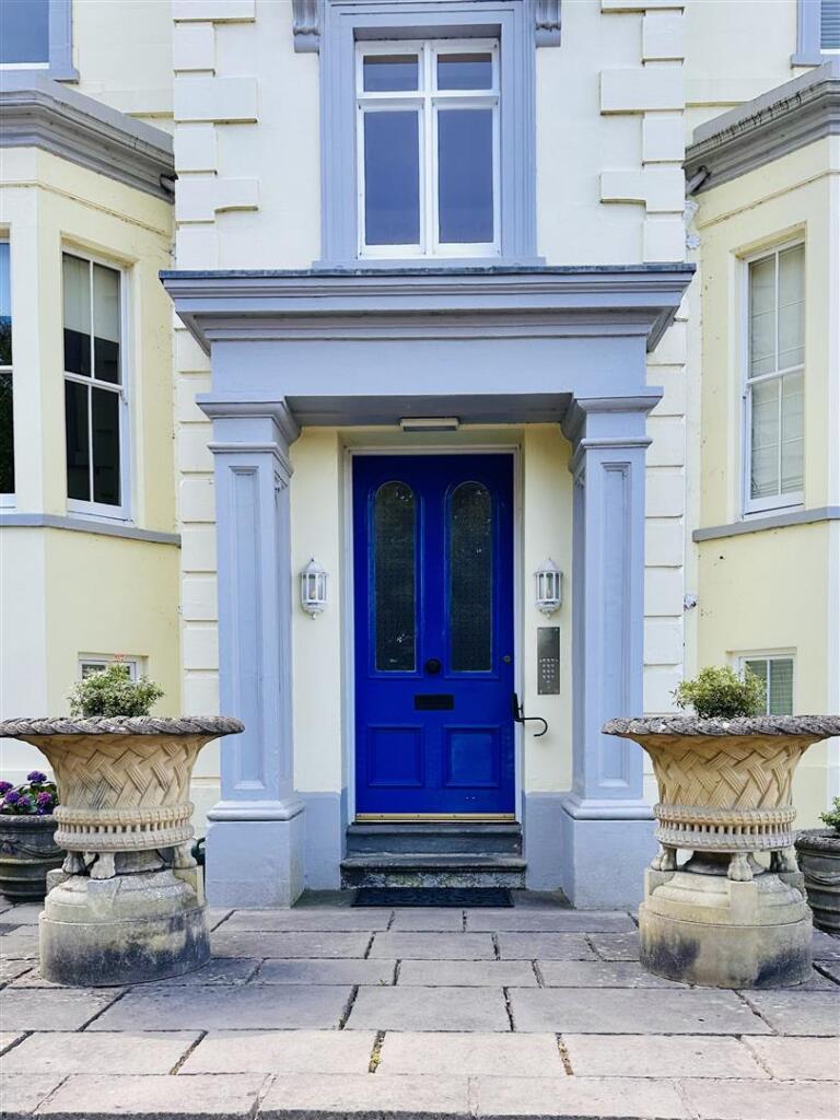 Communal Entrance and Lift
