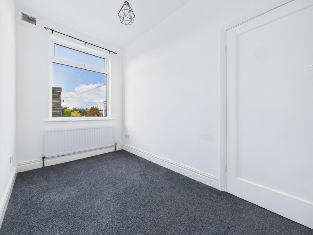 CAM02195G0-PR0090-STILL008