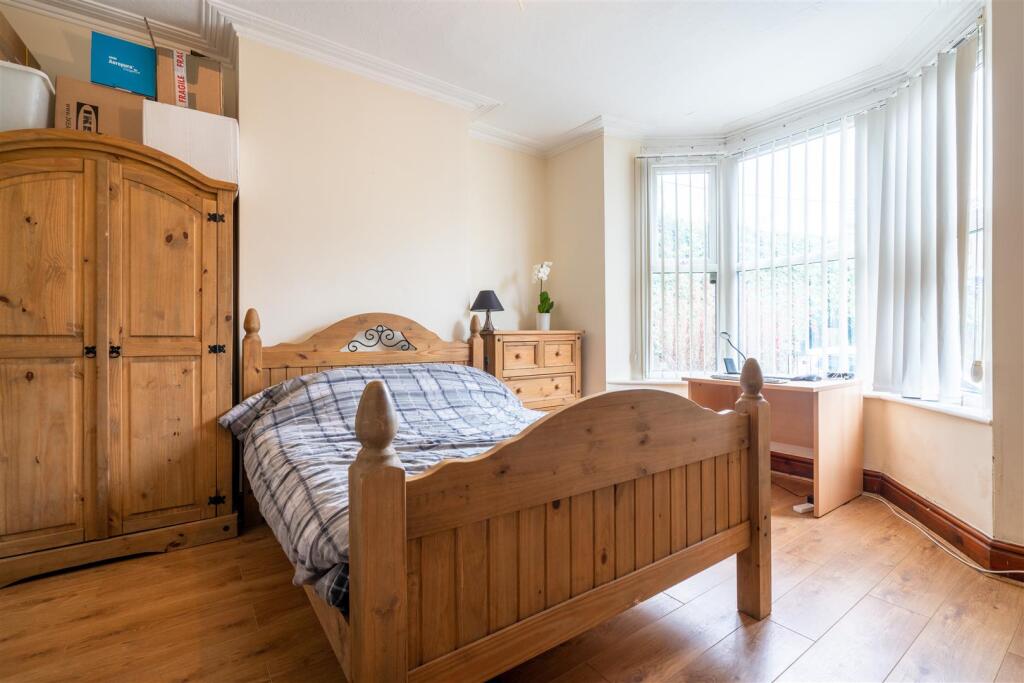 Bedroom 1_.jpg