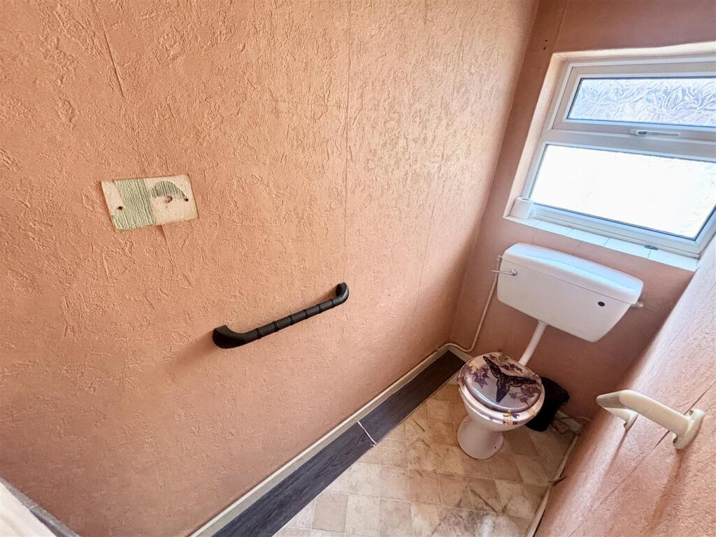 Cloakroom/WC